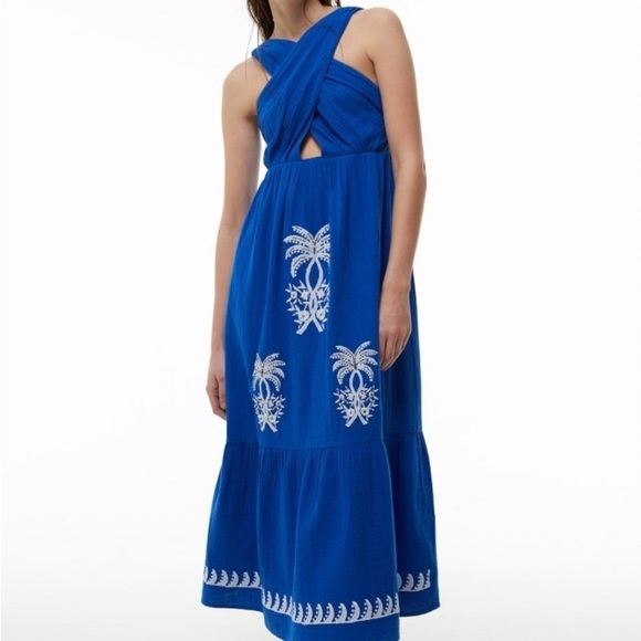 Chic Blue Maxi Dress with White Detailing - Picture 1 of 3